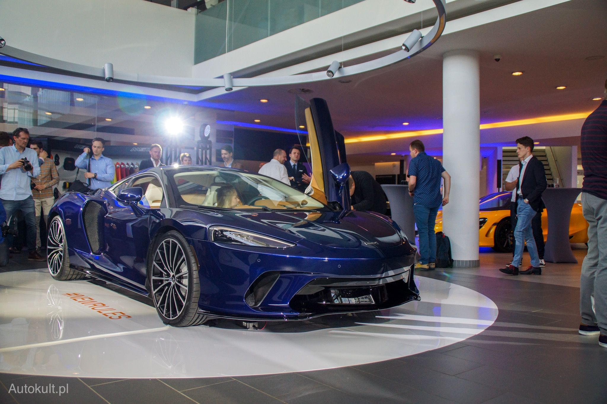 McLaren GT