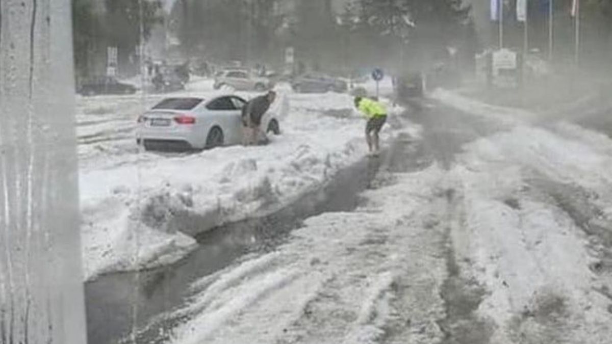W pierwszym dniu kalendarzowego lata w niemieckie miasto Sankt Blasien uderzyła burza gradowa