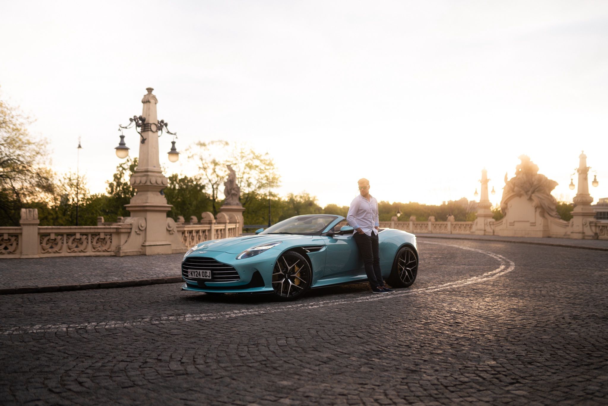 Aston Martin DB12 Volante