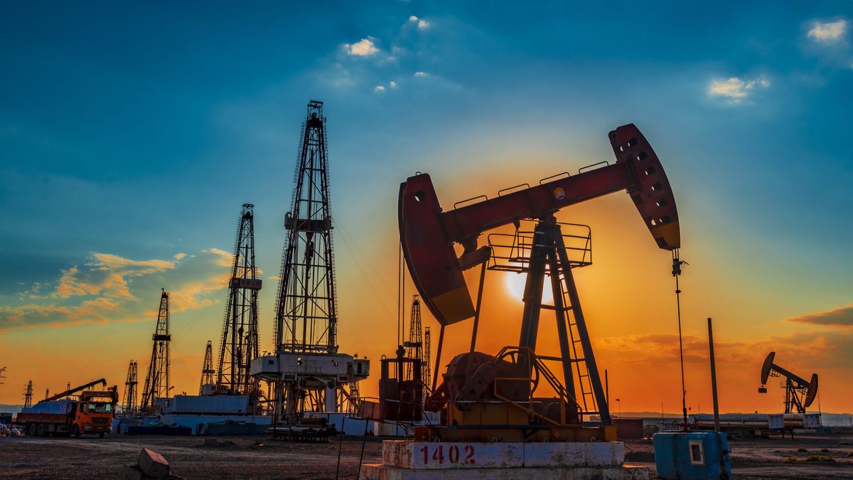 KARAMAY, CHINA - AUGUST 6, 2024 - Oil workers drill a well in the Gobi in Karamay, Xinjiang province, China, August 6, 2024. (Photo credit should read CFOTO/Future Publishing via Getty Images)