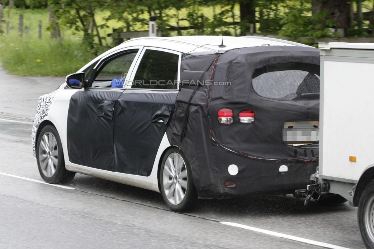 Kia Rondo - zdjęcia szpiegowskie (fot: Automedia)