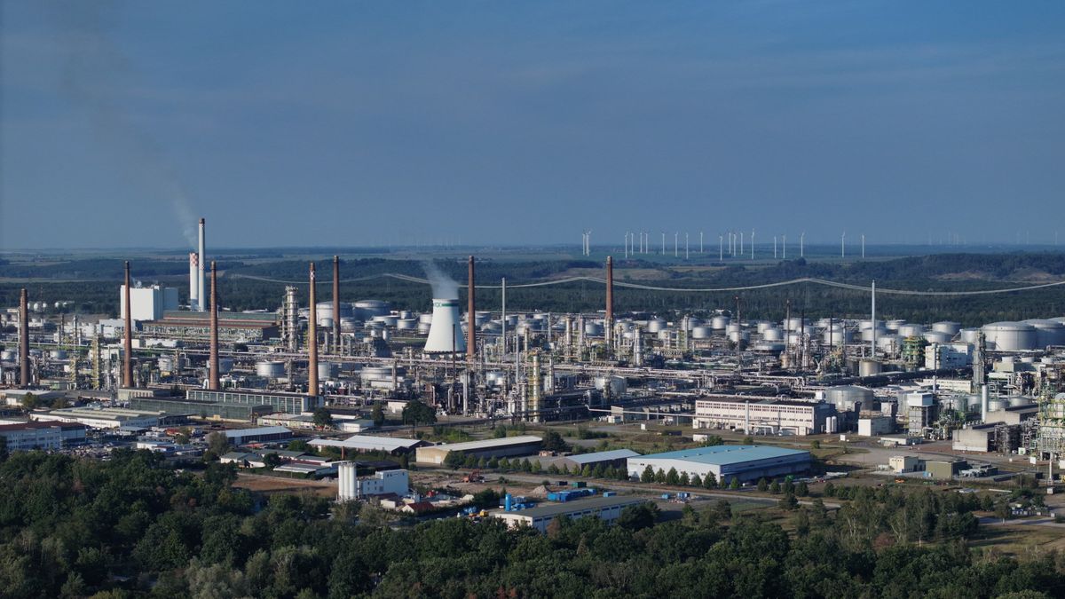 SCHWEDT, GERMANY - SEPTEMBER 27: In this aerial view the PCK oil refinery stands on September 27, 2023 in Schwedt, Germany. Before Russia's military invasion of Ukraine PCK was majority owned by Russian energy company Rosneft and received 100% of its crude oil via the Druzba pipeline from Russia. Germany halted Russian oil imports as part of international sanctions and currently administers PCK as a trust, with Shell owning a minority stake. Oil from Kazakhstan has since replaced Russian oil, allowing the refinery to continue production, albeit below full capacity. Most recently Polish energy company Unimot is reportedly seeking a stake in the refinery.  (Photo by Sean Gallup/Getty Images)