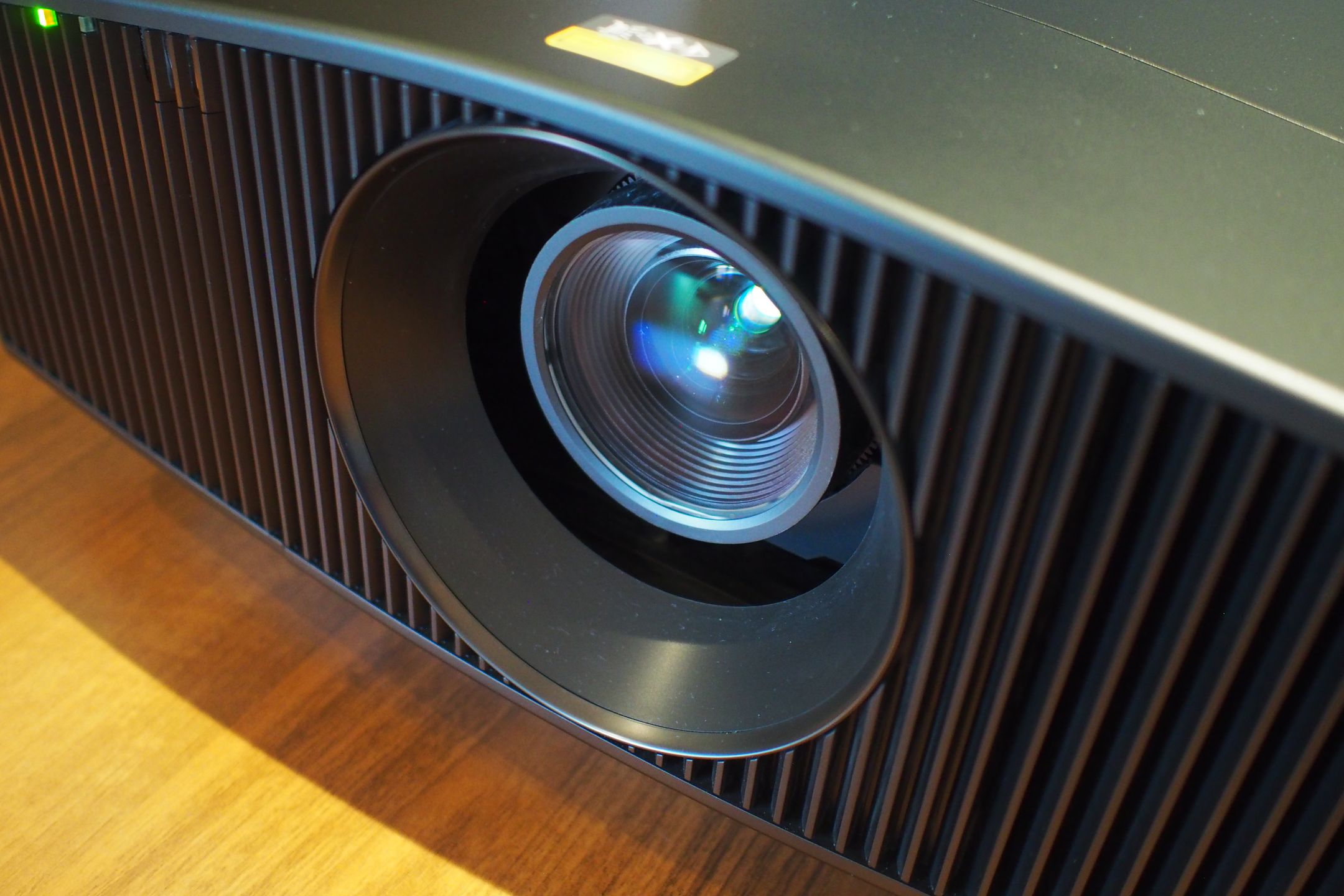 Rzut okiem na Sony VPL-VW760ES, arcyklejnot wśród projektorów 8