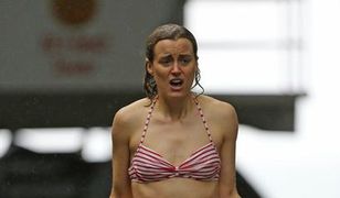 "Orange is the New Black": Taylor Schilling w bikini podczas ulewy