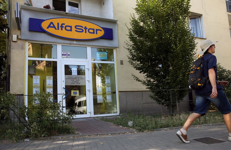 Upadek biura podróży Alfa Star. Podejrzane transakcje akcjami spółki