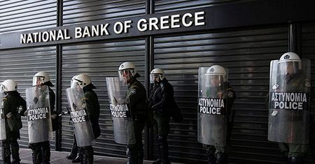 Grecy wyszli na ulice przeciw Ciprasowi i z poparciem dla Unii