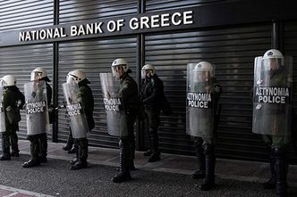 Grecy wyszli na ulice przeciw Ciprasowi i z poparciem dla Unii