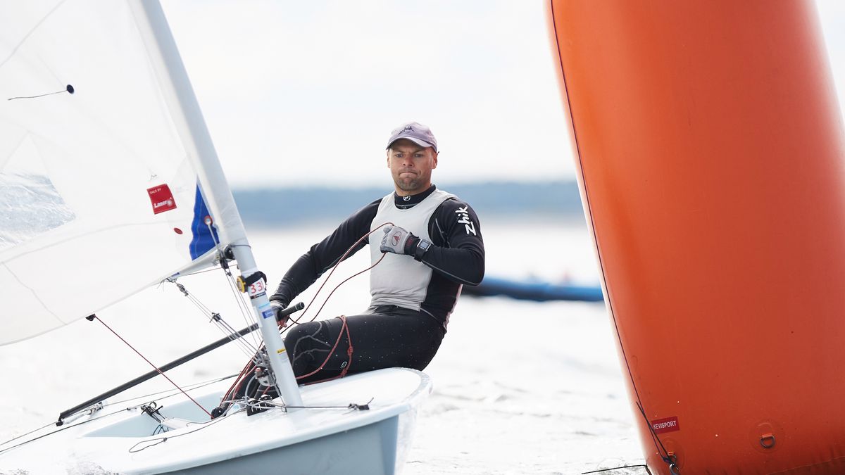 Materiały prasowe / Jacek Kwiatkowski / PZŻ / Na zdjęciu: Marcin Rudawski na jachcie klasy Laser Radial