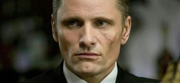 Viggo Mortensen Duńczykiem przemierzającym pustynię