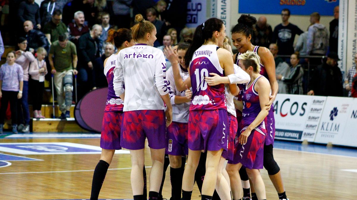 WP SportoweFakty / Dawid Lis / Na zdjęciu: koszykarki Artego Bydgoszcz