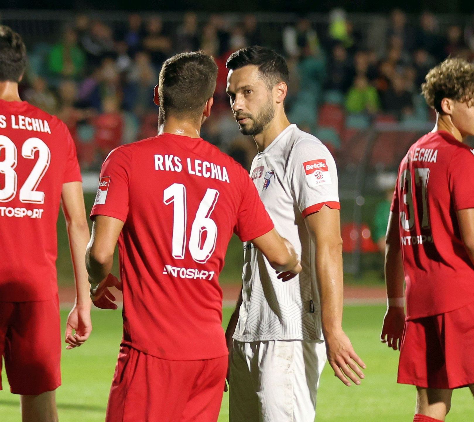 Fragment meczu Lechia Tomaszów - Broń