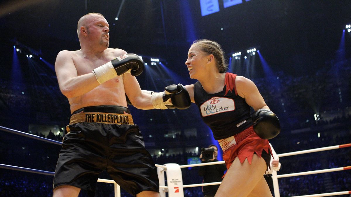 Zdjęcie okładkowe artykułu: PAP / JOERG CARSTENSEN/DPA / Regina Halmich podczas walki ze Stefanem Raabem w 2007 r.