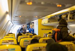 Ryanair męczy nimi pasażerów. Stewardessy mają wcisnąć jak najwięcej towaru