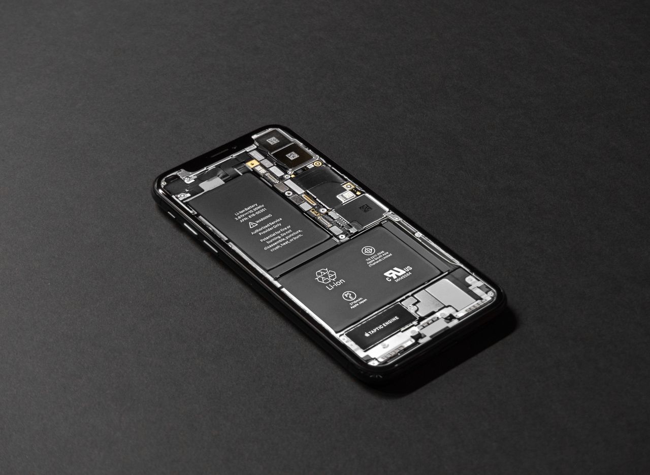 Apple: nie naprawiaj sam iPhone'a, bo zrobisz sobie krzywdę