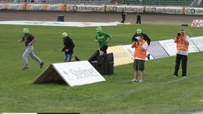 Zrywanie flagi podczas meczu SPAR Falubaz Zielona Góra - Betard Sparta Wrocław