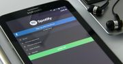 Spotify w końcu na siebie zarabia, inwestuje w podcasty