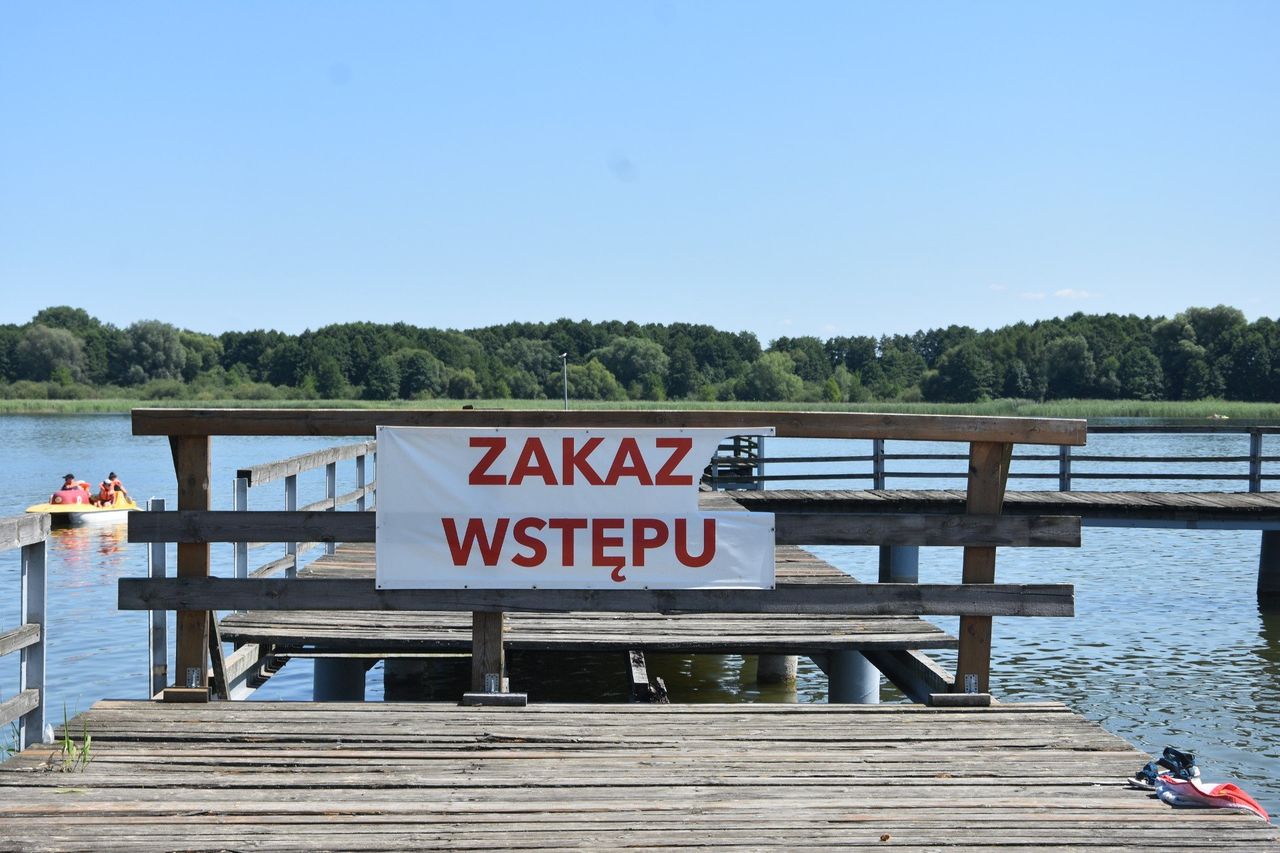 Chmielniki: Pomost na plaży w do rozbiórki. Roboty już zlecone