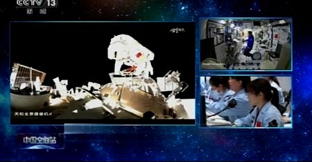 Pierwszy kosmiczny spacer chińskiej astronautki. Historyczne wydarzenie podczas misji Shenzhou-13