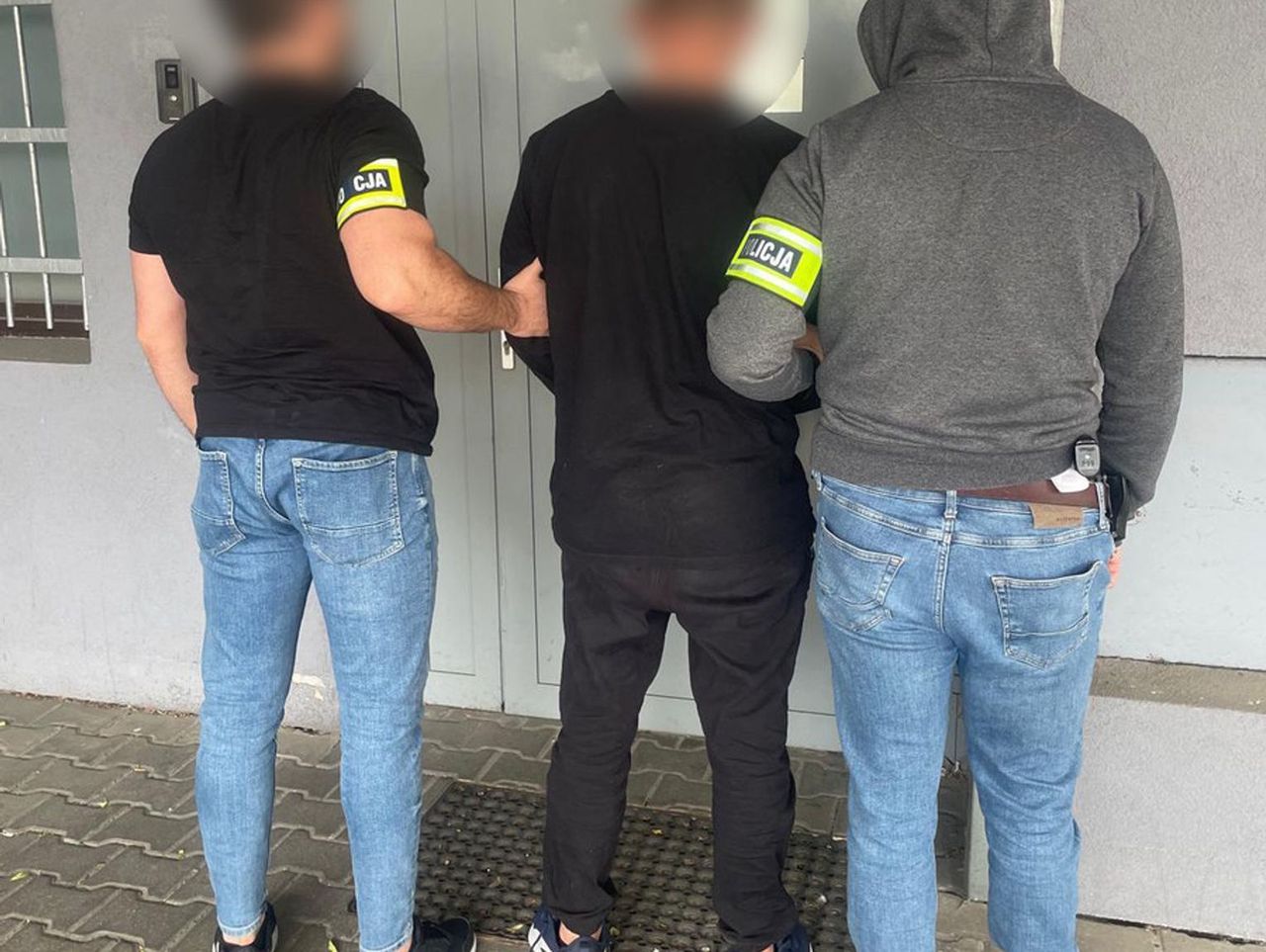Kraków: Dźgał mężczyznę nożem w mieszkaniu, a potem wyniósł na chodnik. Odpowie za usiłowanie zabójstwa