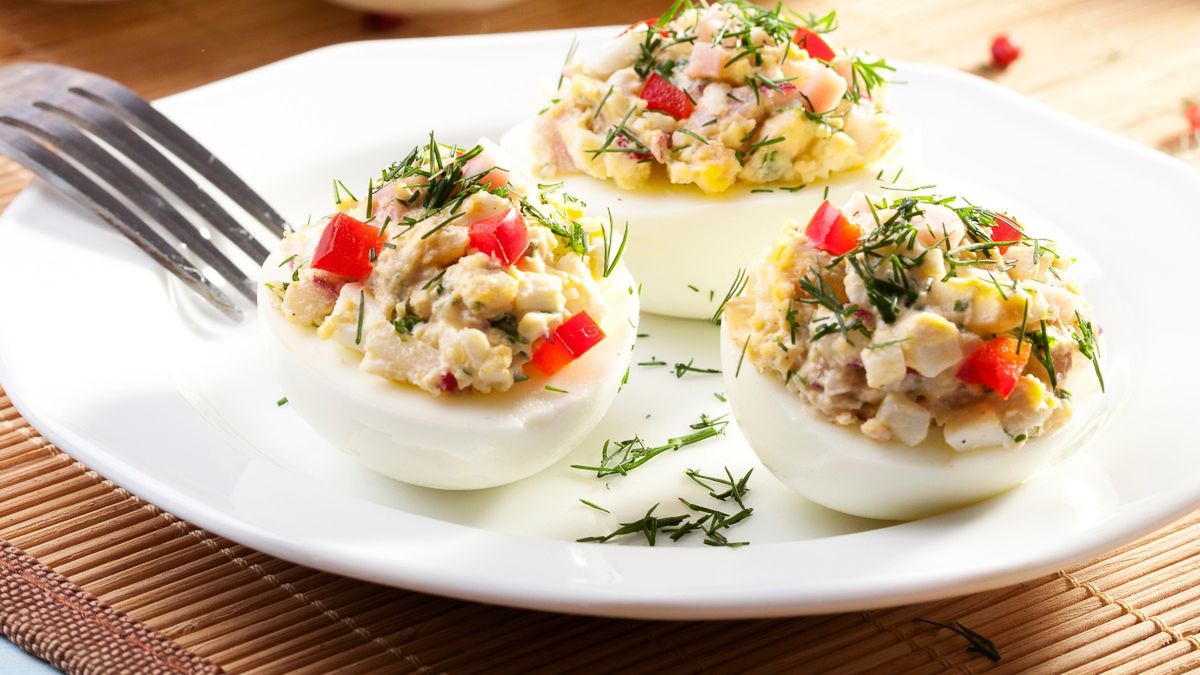 Jajka faszerowane sałatką nie są mdłe, a pełne wyrazu