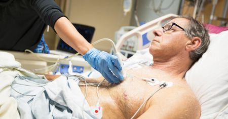 Częsta zgaga może wpływać na układ krążenia. Ryzyko zawału wyższe o 27 proc.