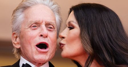 Tak Catherine Zeta-Jones celebruje 80. urodziny Michaela Douglasa. Pokazała się w STROJU EWY: "Kończą mi się pomysły na prezent"