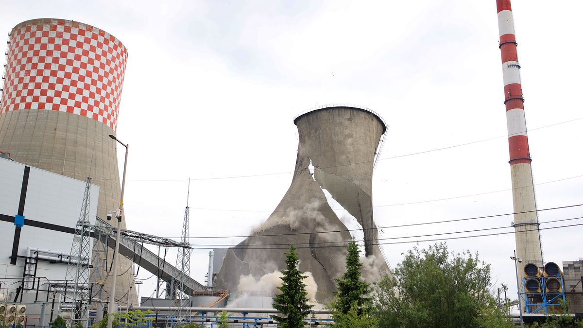 Wyburzenie ostatniej chłodni kominowej w Będzinie