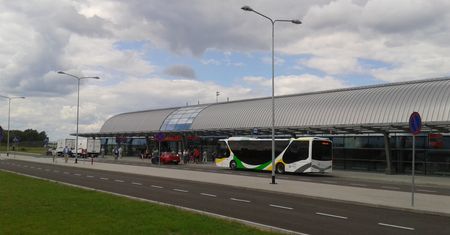 Lotnisko w Modlinie na skraju upadku. Mimo wątpliwości kroplówka jednak zostanie podłączona