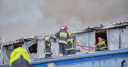 12 milionów złotych strat w pożarze hali koło Lublina. Budynek nadaje się do rozbiórki
