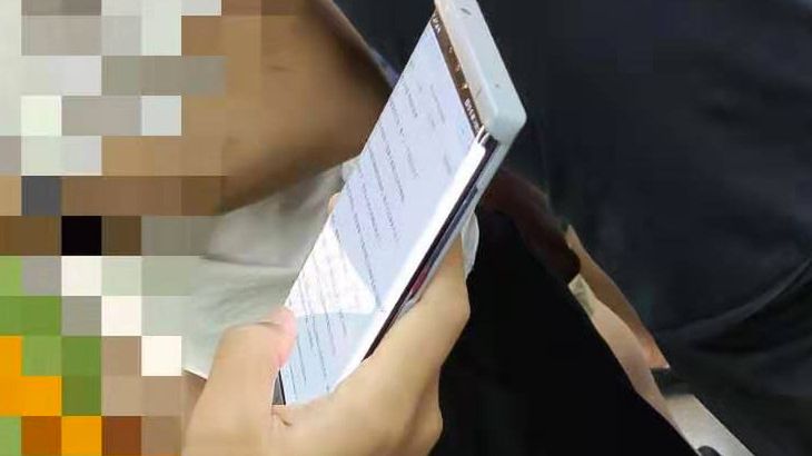 Huawei Mate 30 Pro przyłapany na zdjęciach. Ma mieć wodospadowy ekran [#wSkrócie] 1