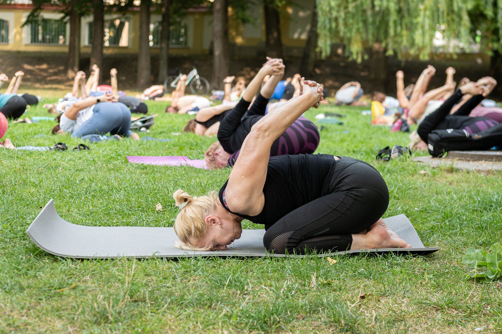 Joga w ogrodach Branickich cieszy się dużą popularnością