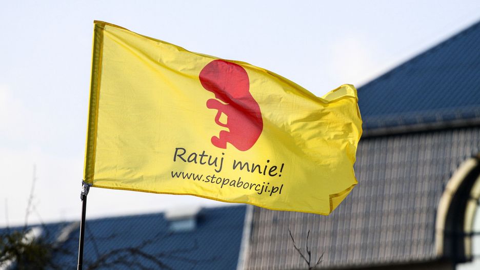 Warszawa. Furgonetka Fundacji Pro zniszczona