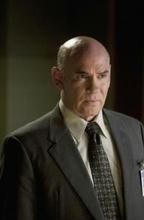 Walter Skinner powraca do Archiwum X