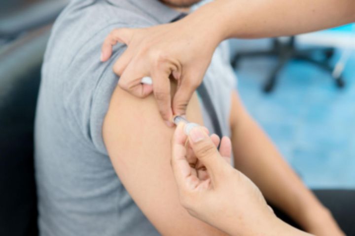 Obowiązkowe szczepienie przeciw HPV dla chłopców w Wielkiej Brytanii. W Polsce tylko zalecane