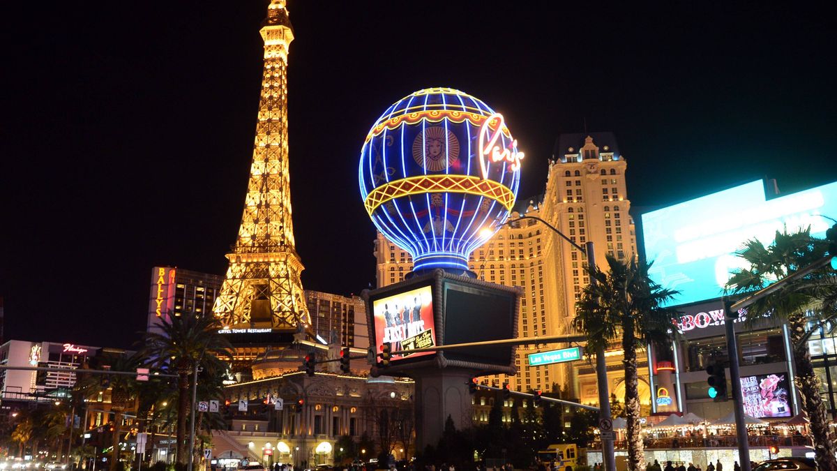 Widok na Hotel Paris w Las Vegas