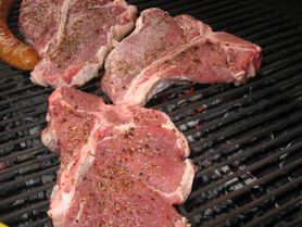 Surowy rostbef wołowy T-bone (samo mięso, II klasa mięsa)