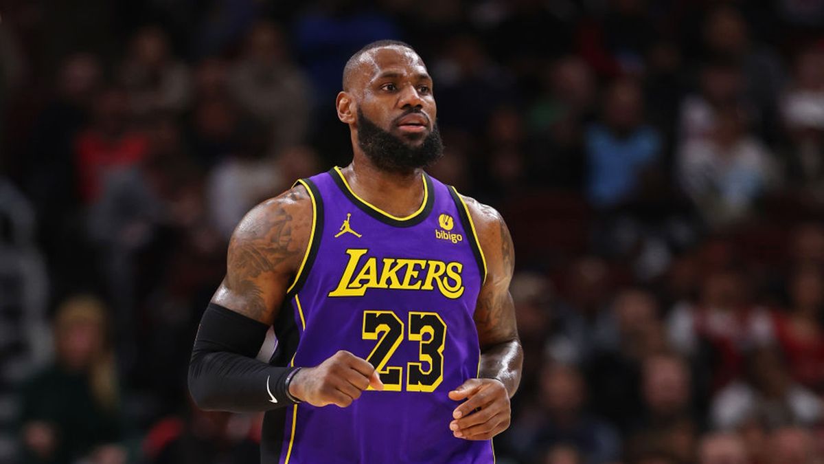 LeBron James znów kapitalny. Wielki mecz kilka dni przed 39. urodzinami - WP SportoweFakty