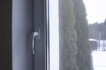 Ukryty tryb zimowy w oknach. Mało kto z niego korzysta