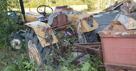 Tragiczny wypadek podczas rozładunku drewna. Nie żyje mężczyzna