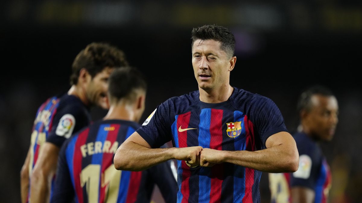 PAP/EPA / Enric Fontcuberta / Na zdjęciu: Robert Lewandowski