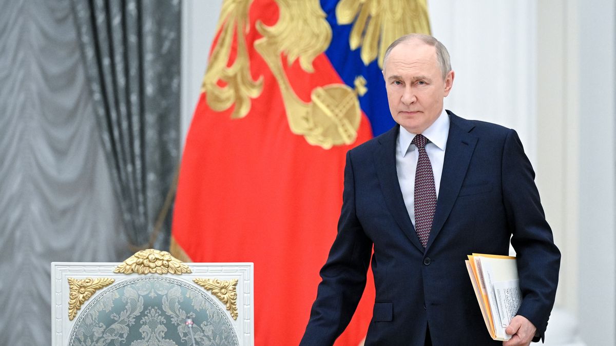 Russian President Putin meets with Bolshoi and Mariinsky Theatres' Board of Trustees
epa12097369 Russian President Vladimir Putin holds a meeting with the Board of Trustees of the Bolshoi and Mariinsky Theatres at the Kremlin in Moscow, Russia, 13 May 2025.  EPA/SERGEY BOBYLEV/SPUTNIK/KREMLIN POOL 
Dostawca: PAP/EPA.
SERGEY BOBYLEV/SPUTNIK/KREMLIN POOL
meeting, putin, flags