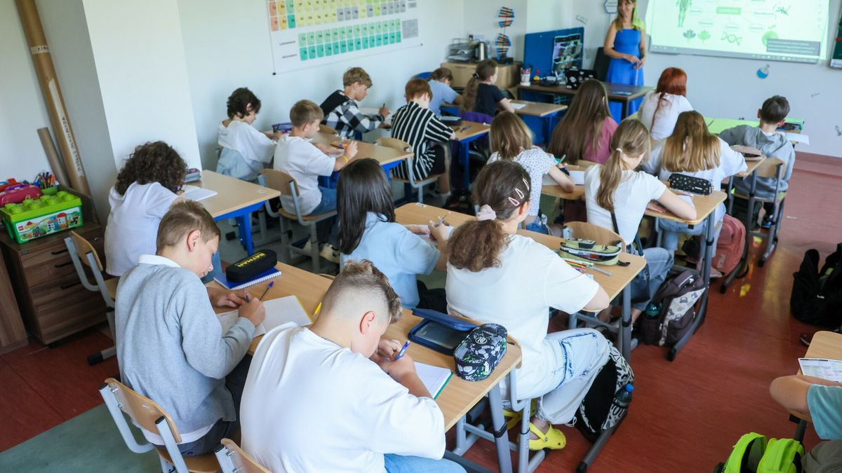 800+ tylko dla dzieci chodzących do polskich szkół