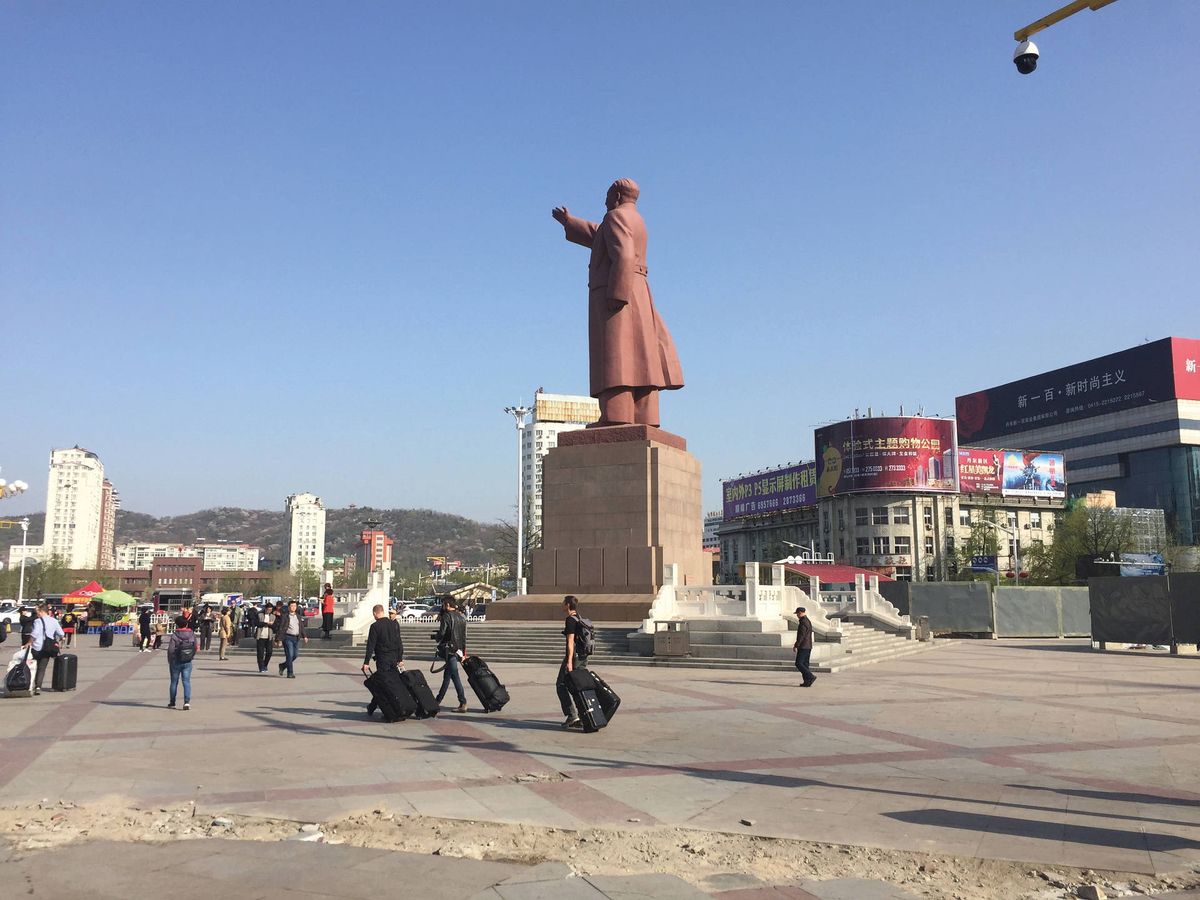 Przymusowa żałoba w Korei Północnej na 10-lecie śmierci Kim Dzong Ila. Zakazano rozrywki, a nawet śmiechu
