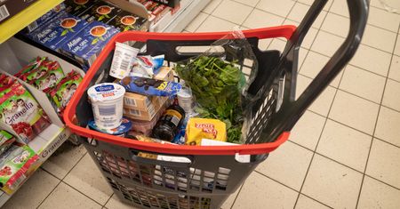 Sprzedaż w Polsce. Dane poniżej prognoz. "Uchodźcy wyjeżdżają"