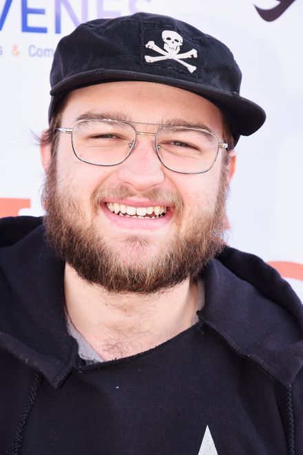 Angus T. Jones, 2016 r.