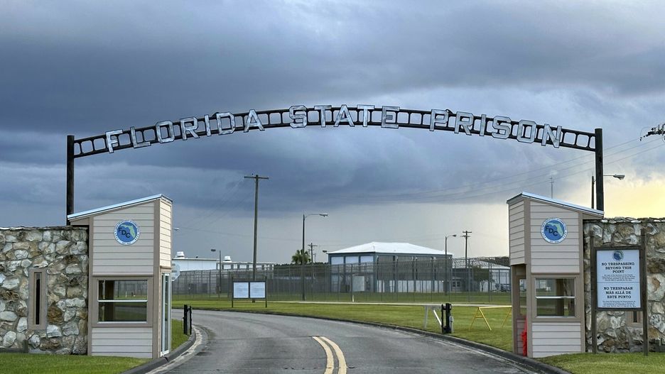 Archiwum zagraniczne East News 2025-02
FILE - Clouds hover over the entrance of the Florida State Prison in Starke, Fla., Aug. 3, 2023. (AP Photo/Curt Anderson, file)
Curt Anderson