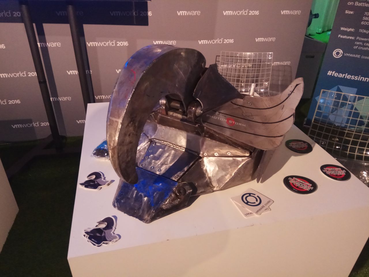 Photon Storm: ważący 110 kg robot bojowy, sponsorowany przez VMware