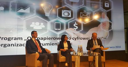 Ministerstwo Cyfryzacji ogłasza koniec Polski. Na razie tej papierowej