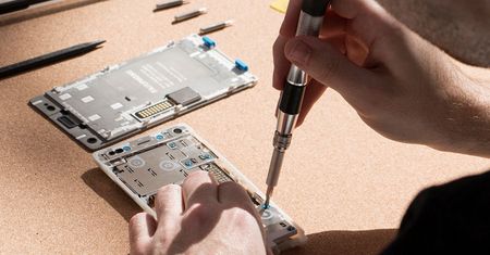 Telefon Fairphone 2 na Gwiazdkę: co z tego, że z modularną budową i fair, jak drogo?
