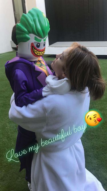Jennifer Lopez z córką w szlafroku i bez makijażu